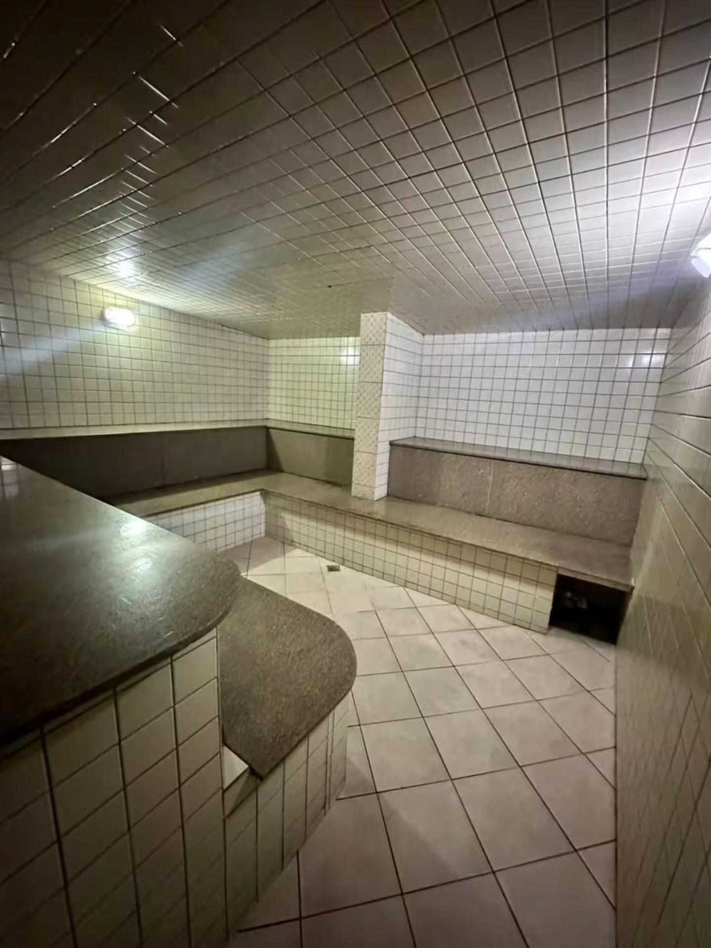 - 3 Quartos - 1128 *